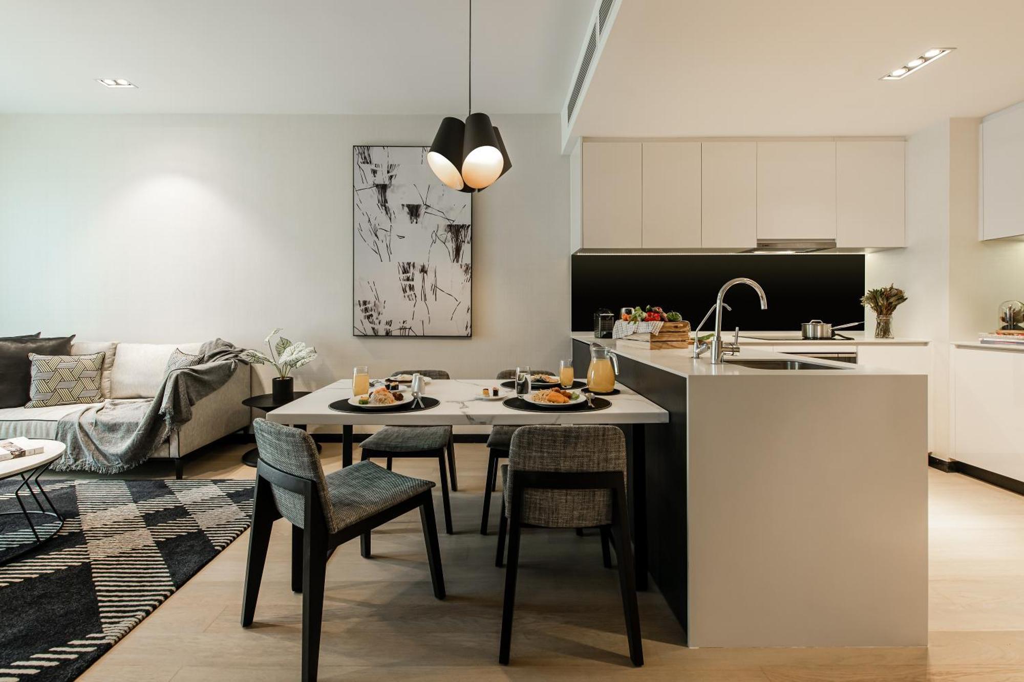 Ascott Star Klcc Kuala Lumpur Hotel ภายนอก รูปภาพ The kitchen and dining area of a typical apartment