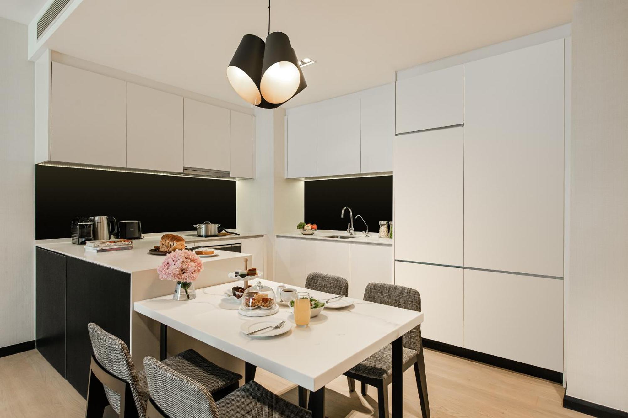 Ascott Star Klcc Kuala Lumpur Hotel ภายนอก รูปภาพ A kitchen in a typical apartment