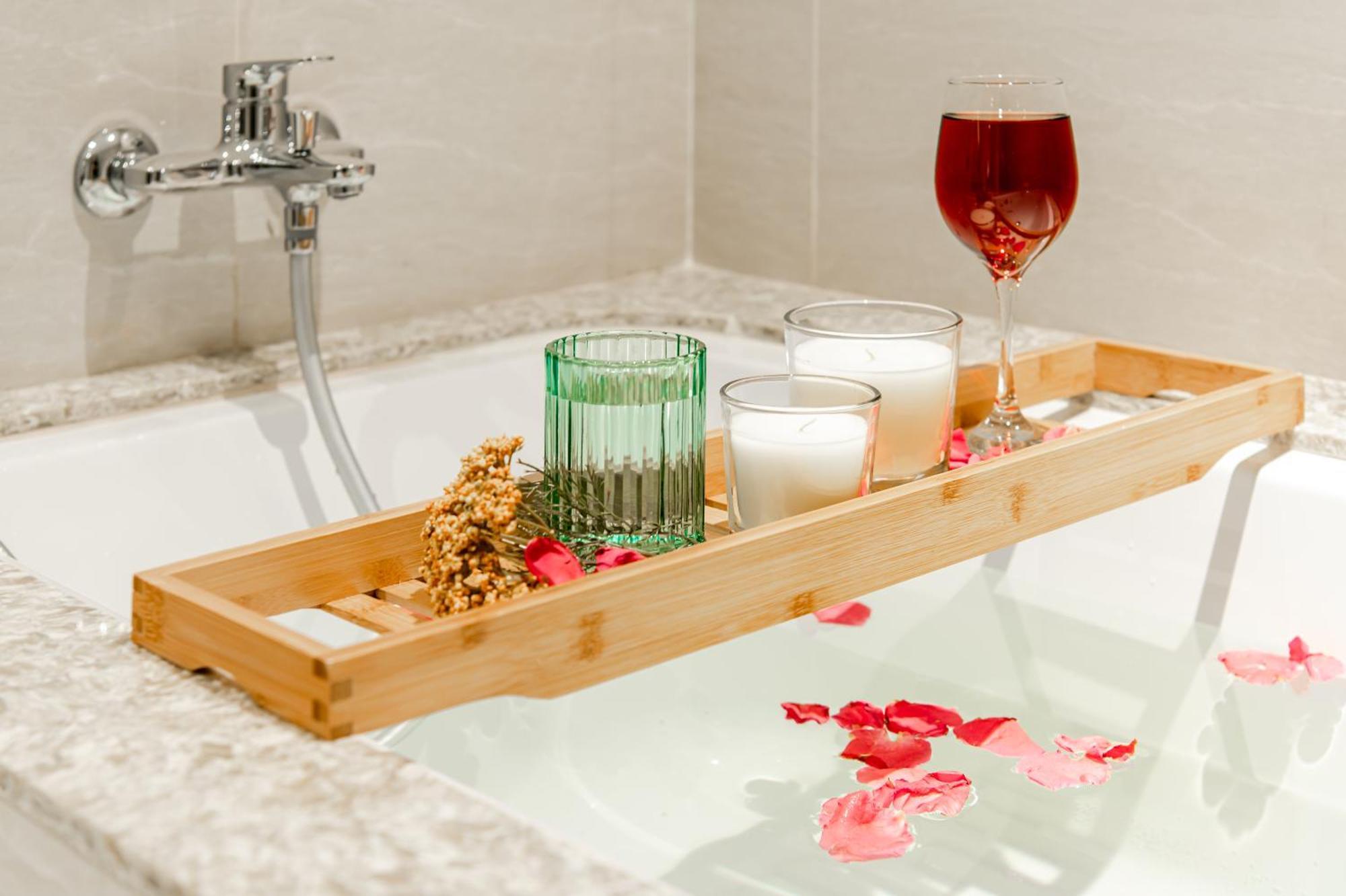 Ascott Star Klcc Kuala Lumpur Hotel ภายนอก รูปภาพ A bathtub caddy